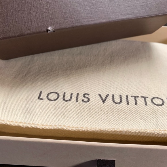 **SOLD** Louis Vuitton Azur women’s wallet - Picture 9 of 9